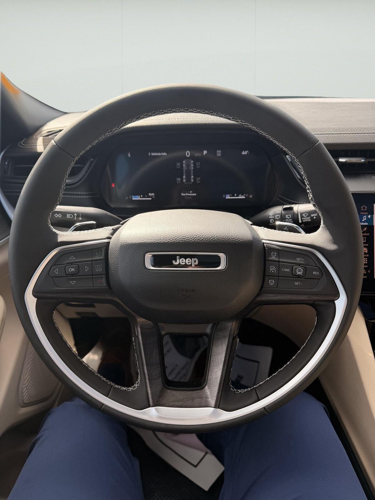 2027 Jeep GRAND CHEROKEE GRAND CHEROKEE LIMITED 4X4