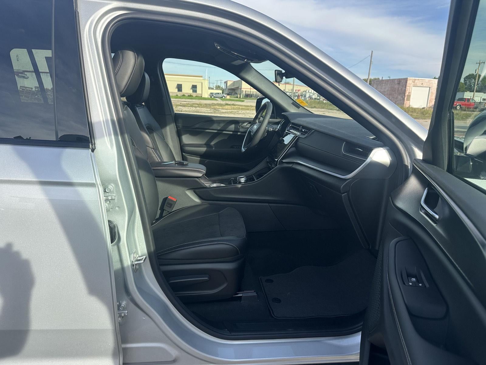 2025 Jeep Grand Cherokee L GRAND CHEROKEE L ALTITUDE X 4X4