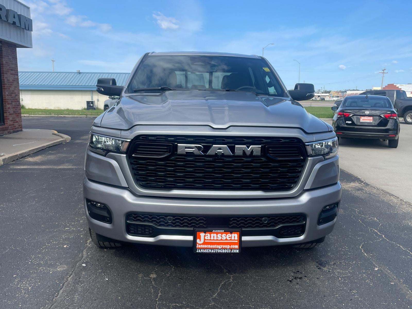 2025 RAM 1500 RAM 1500 BIG HORN CREW CAB 4X4 5'7' BOX