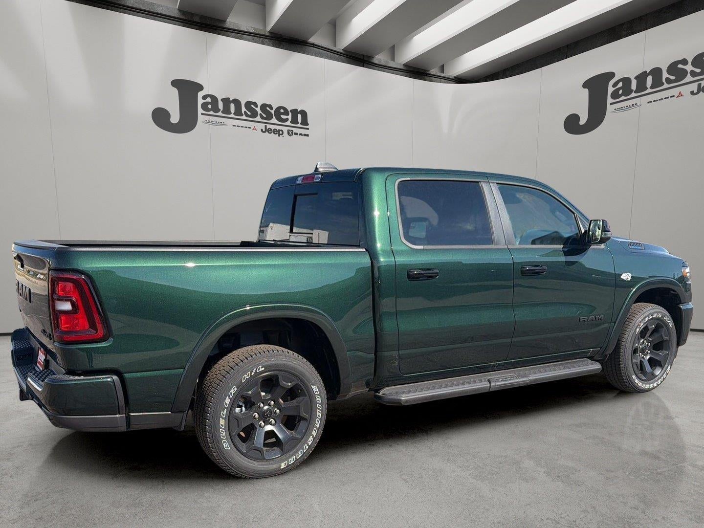 2026 RAM 1500 RAM 1500 BIG HORN CREW CAB 4X4 5'7' BOX