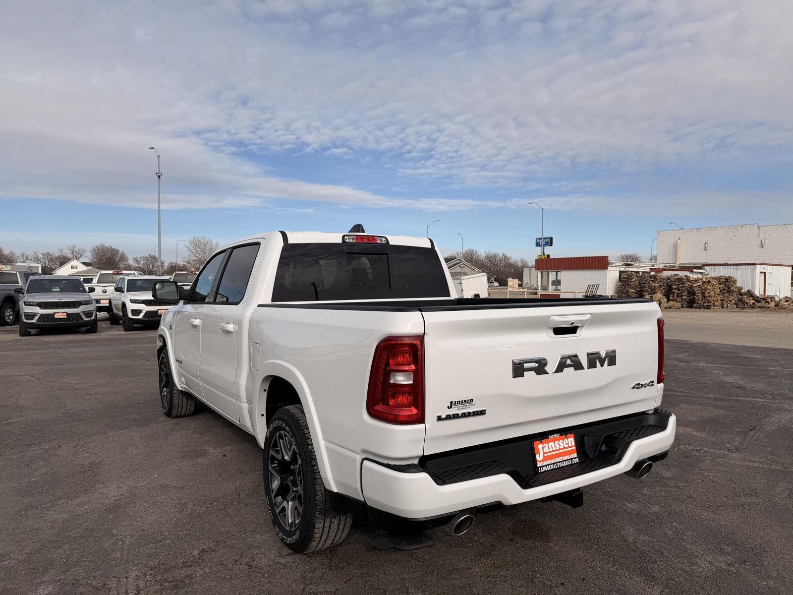 2026 RAM 1500 RAM 1500 LARAMIE CREW CAB 4X4 5'7' BOX