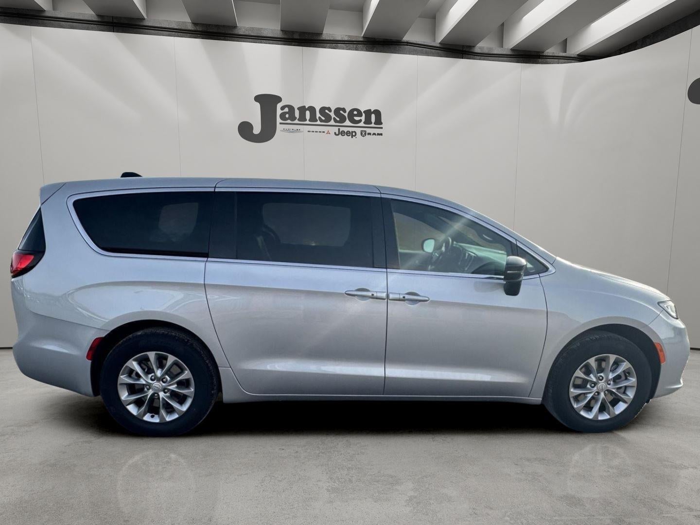 2026 Chrysler Pacifica PACIFICA SELECT AWD