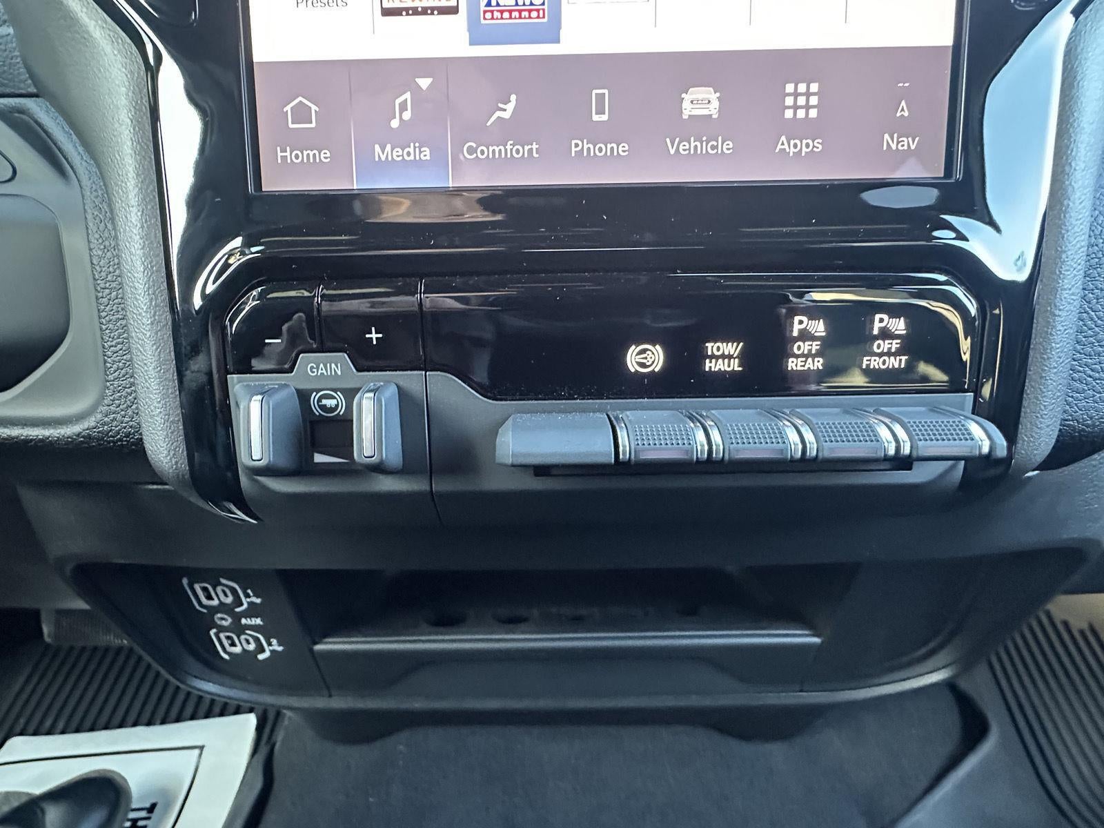 2026 RAM 3500 RAM 3500 BIG HORN CREW CAB 4X4 8' BOX