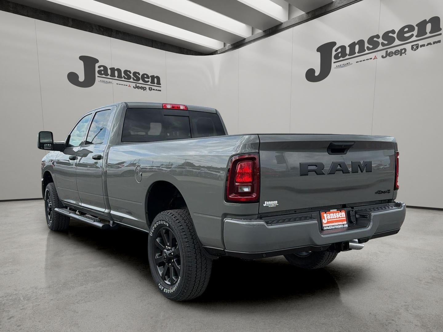 2026 RAM 2500 RAM 2500 BLACK EXPRESS CREW CAB 4X4 8' BOX