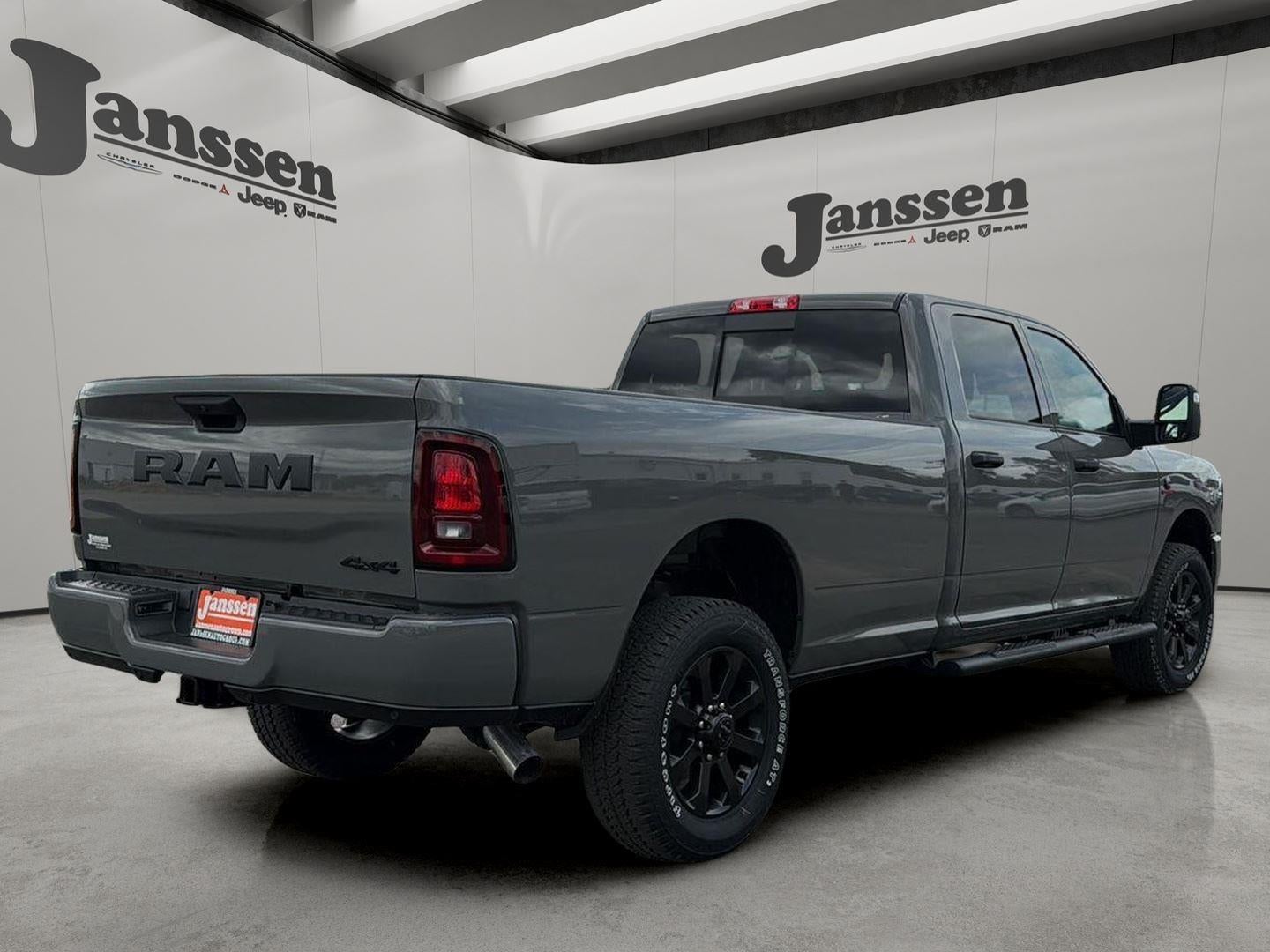2026 RAM 2500 RAM 2500 BLACK EXPRESS CREW CAB 4X4 8' BOX
