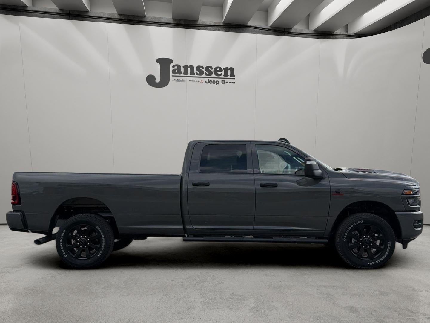 2026 RAM 2500 RAM 2500 BLACK EXPRESS CREW CAB 4X4 8' BOX