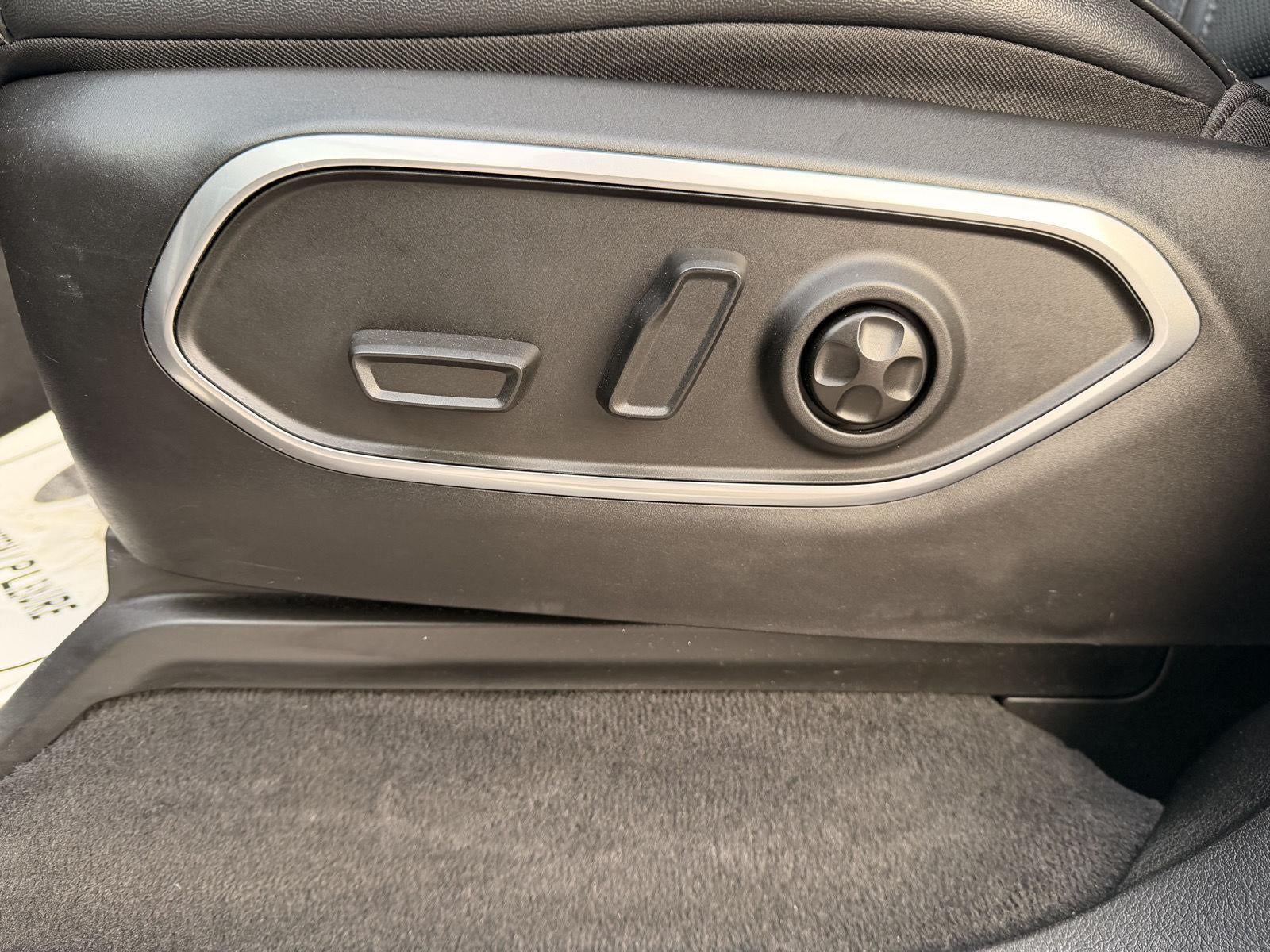 2025 Jeep Wagoneer L Base