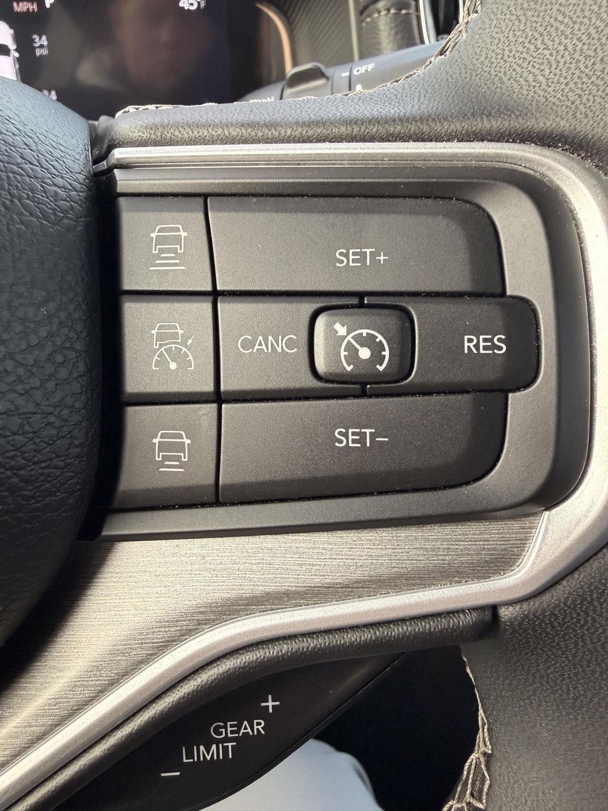 2025 Jeep Wagoneer L Base