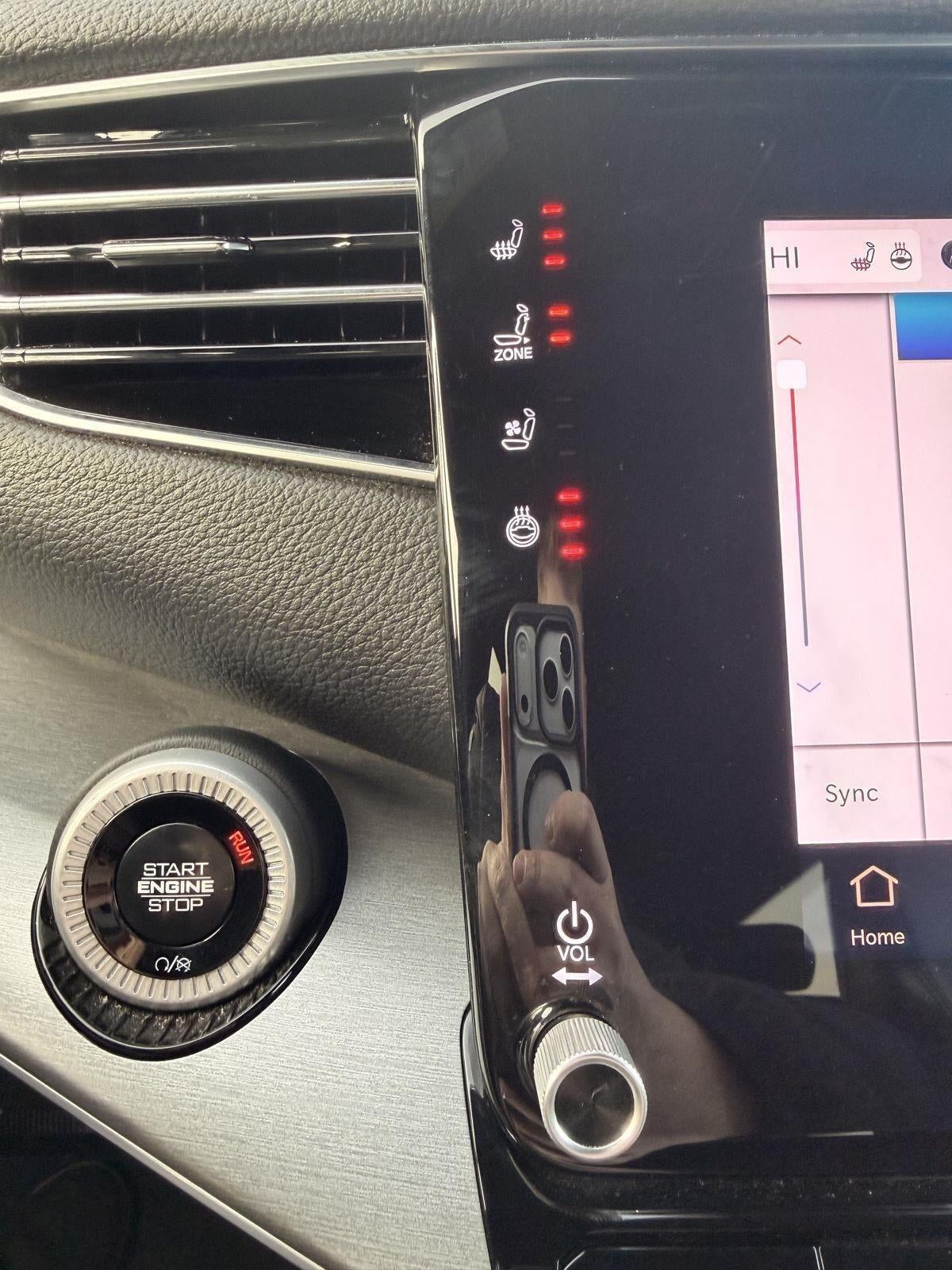 2025 Jeep Wagoneer L Base