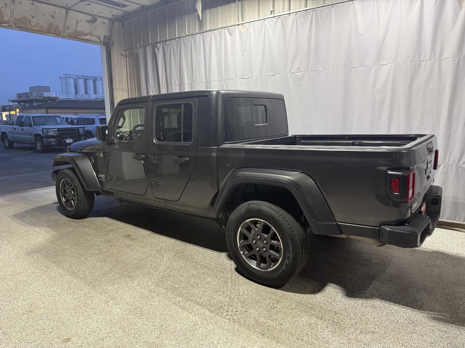 2023 Jeep Gladiator Overland