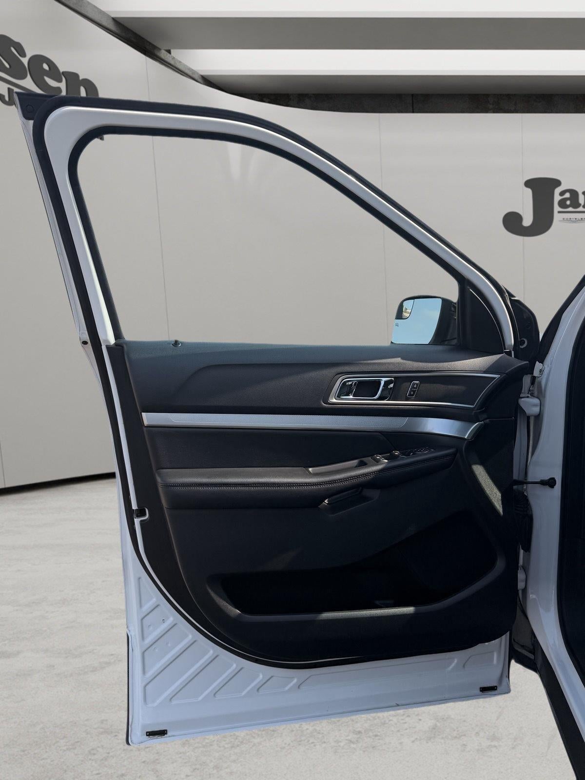 2016 Ford EXPLORER Base