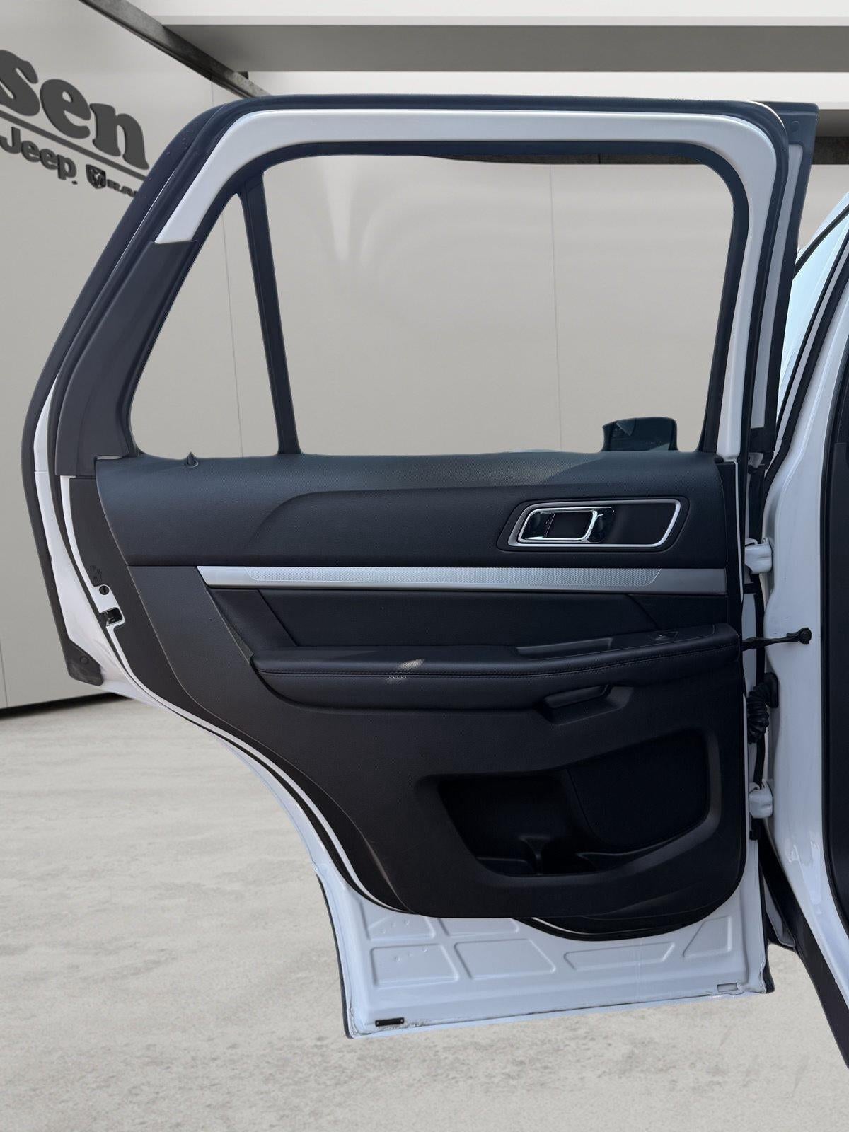 2016 Ford EXPLORER Base