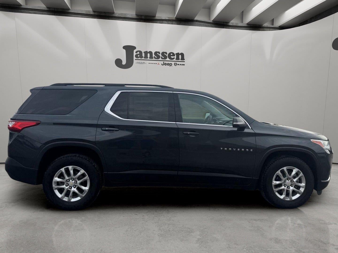2021 Chevrolet Traverse LT Cloth