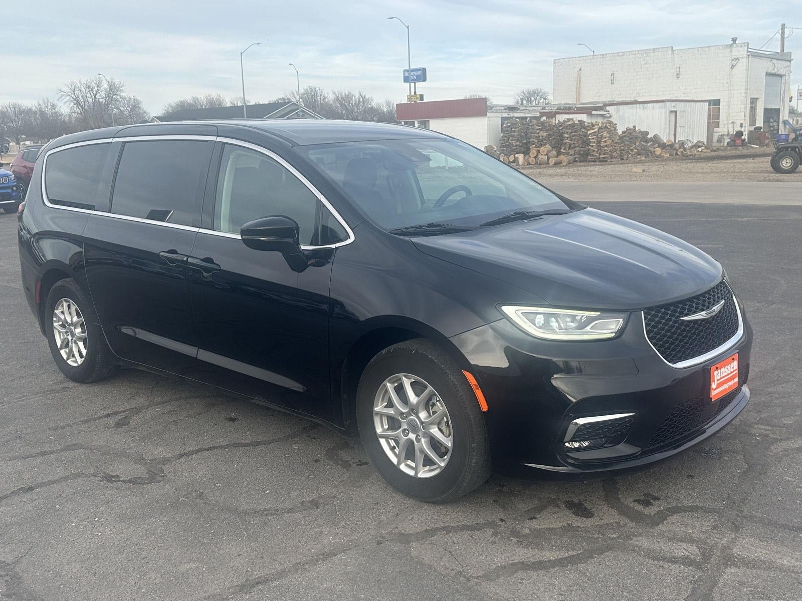 2024 Chrysler Pacifica Touring L