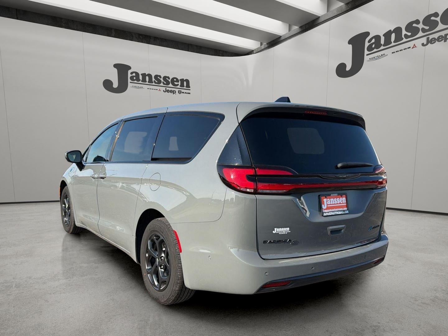 2023 Chrysler Pacifica Hybrid Touring L