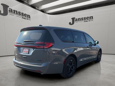 2023 Chrysler Pacifica Hybrid Touring L