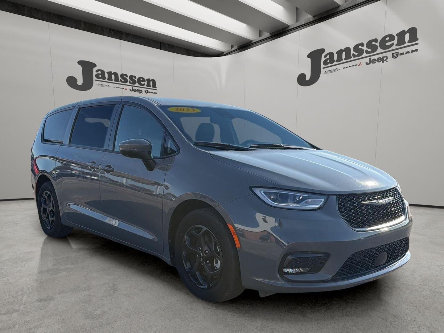 2023 Chrysler Pacifica Hybrid Touring L