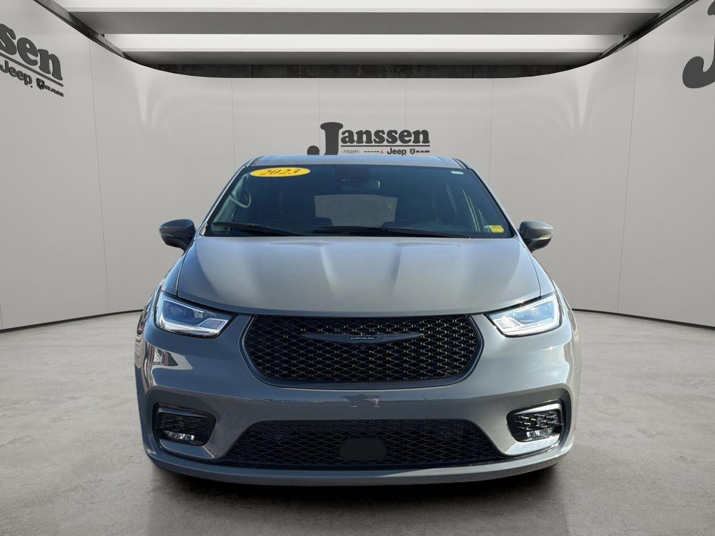 2023 Chrysler Pacifica Hybrid Touring L