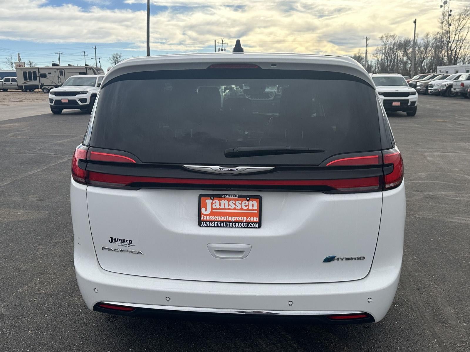 2024 Chrysler Pacifica Hybrid Select