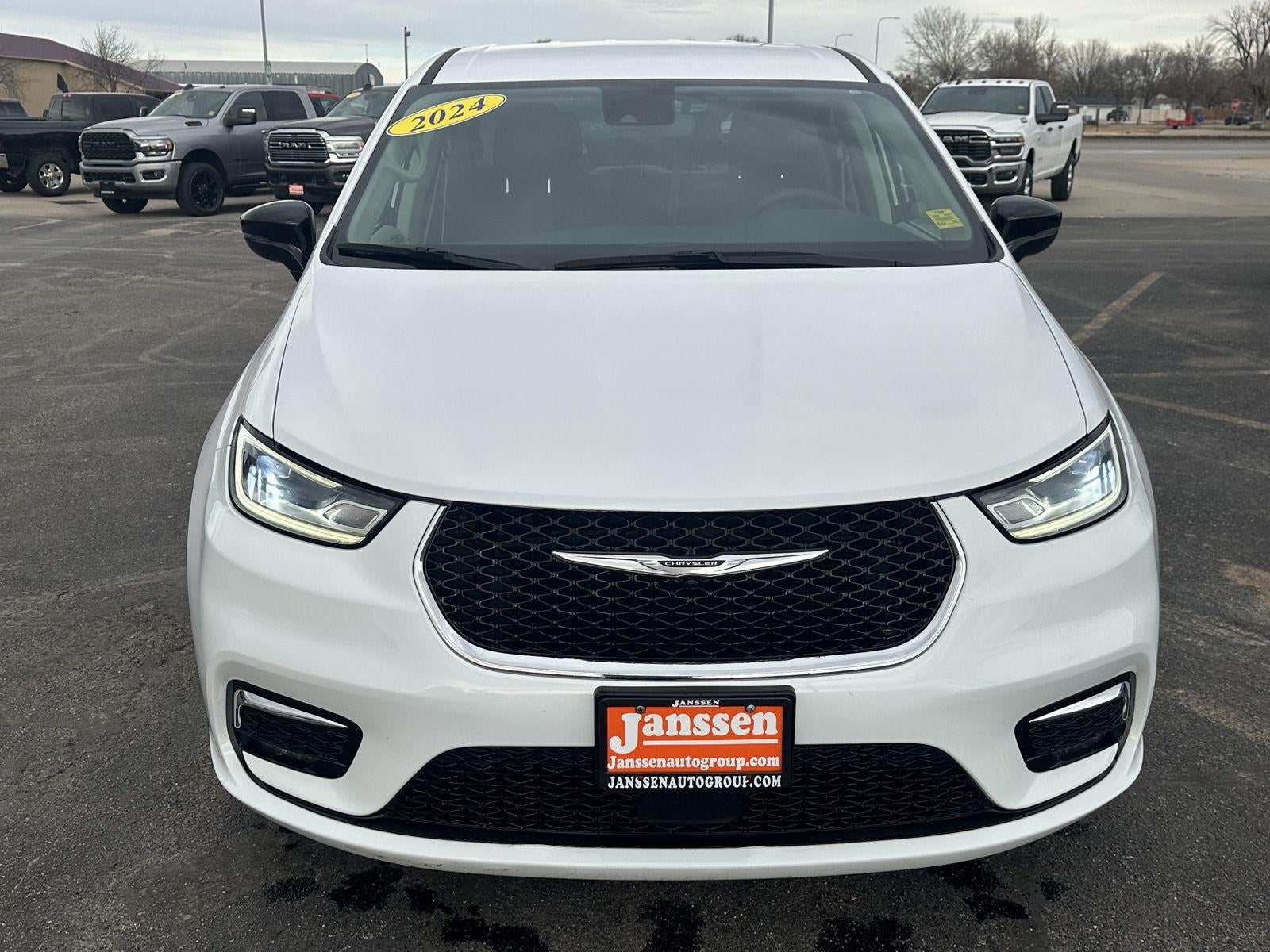 2024 Chrysler Pacifica Hybrid Select