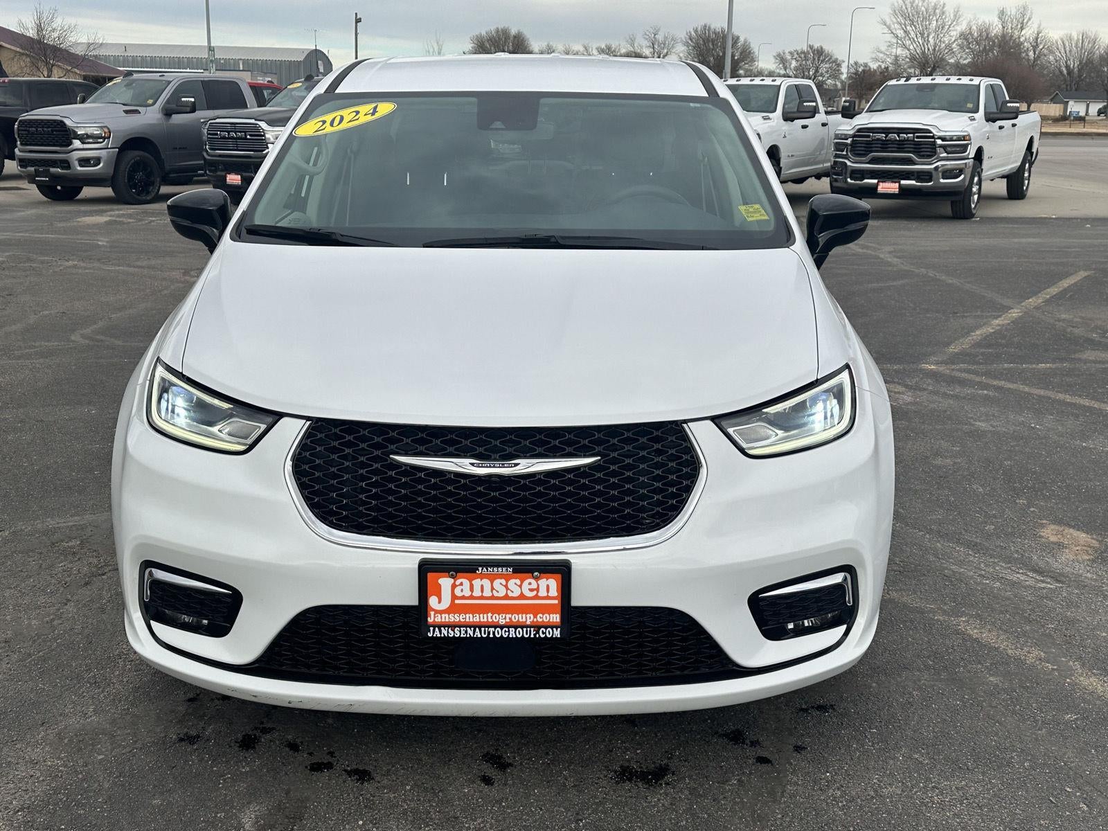 2024 Chrysler Pacifica Hybrid Select