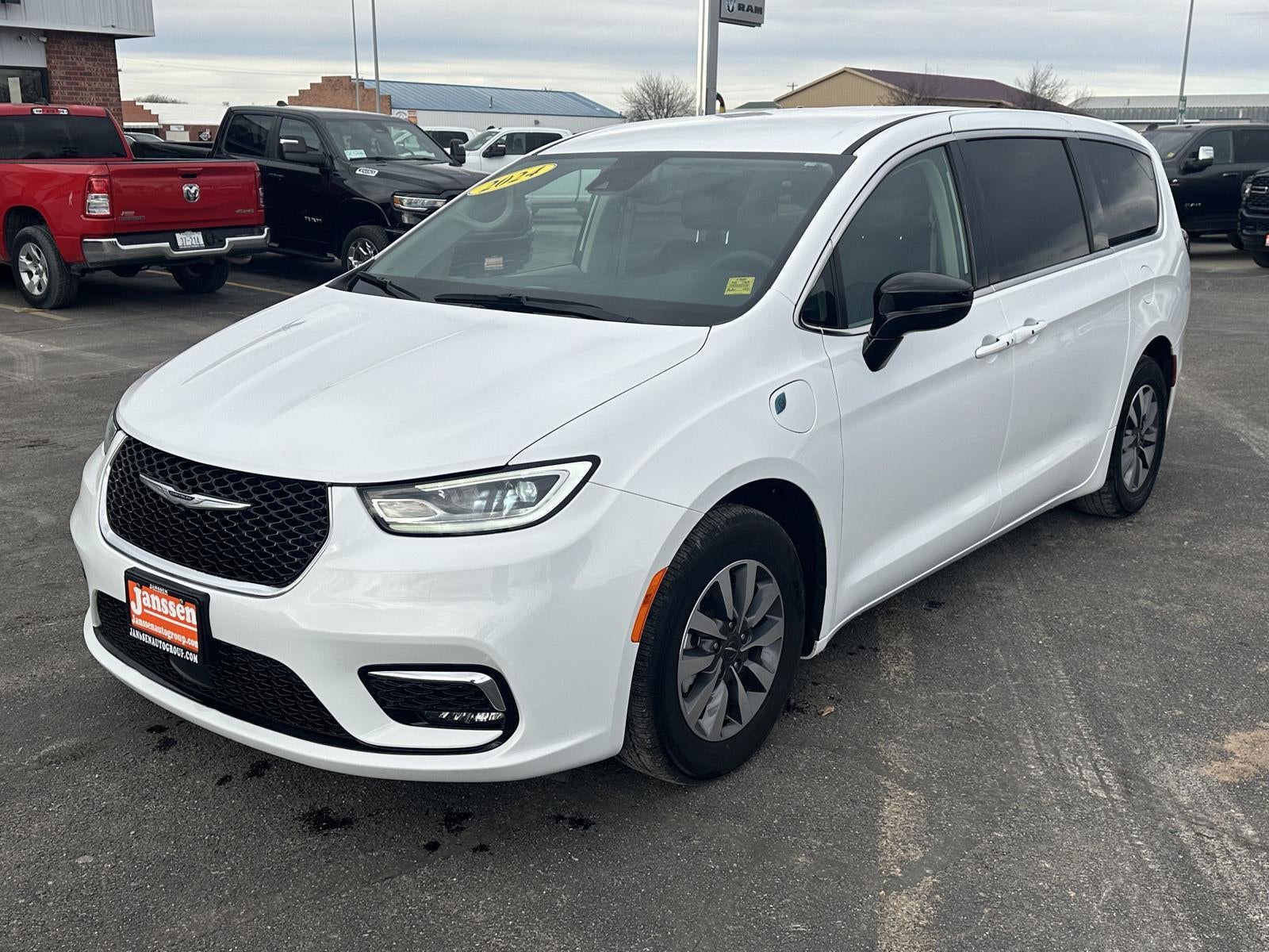 2024 Chrysler Pacifica Hybrid Select