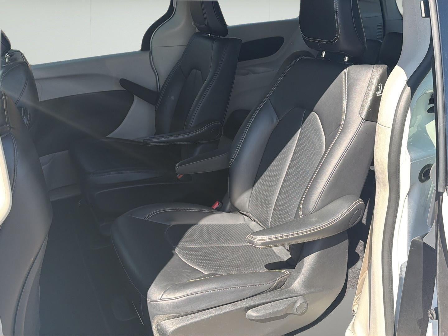 2024 Chrysler Pacifica Hybrid Select