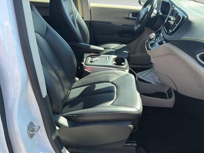 2024 Chrysler Pacifica Hybrid Select