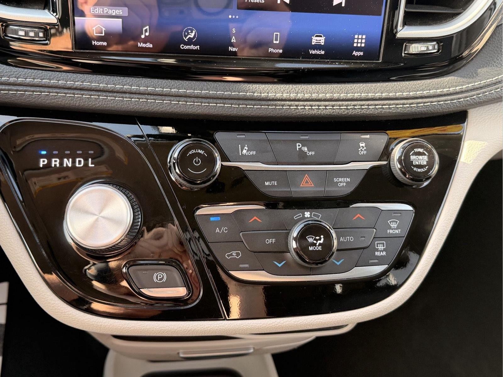 2024 Chrysler Pacifica Hybrid Select