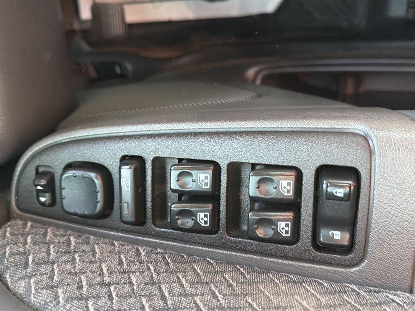 2003 Chevrolet Avalanche Base