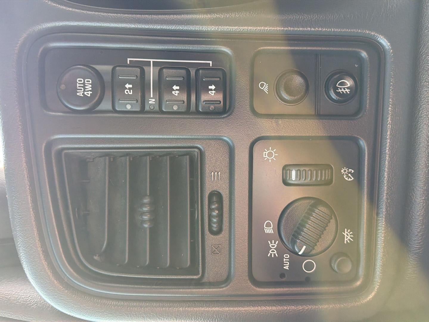 2003 Chevrolet Avalanche Base