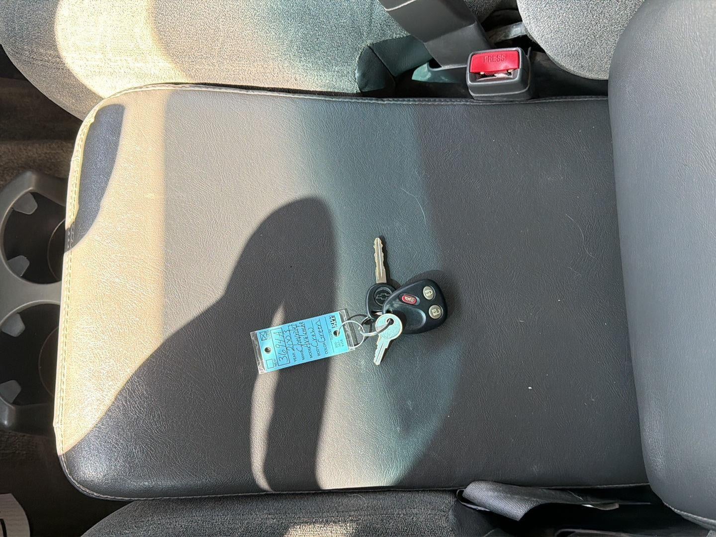 2003 Chevrolet Avalanche Base