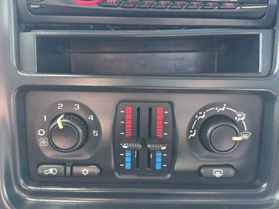 2003 Chevrolet Avalanche Base