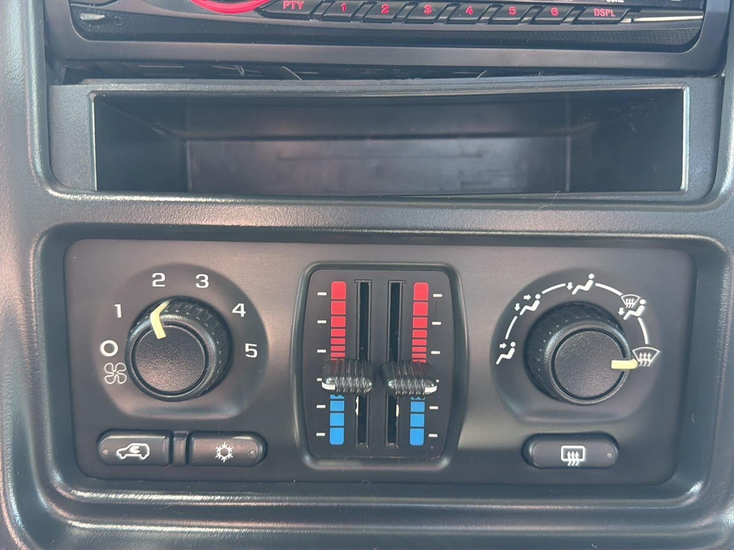 2003 Chevrolet Avalanche Base