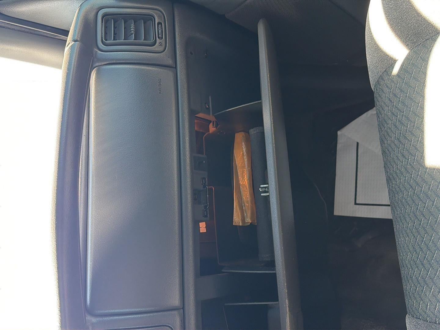 2003 Chevrolet Avalanche Base