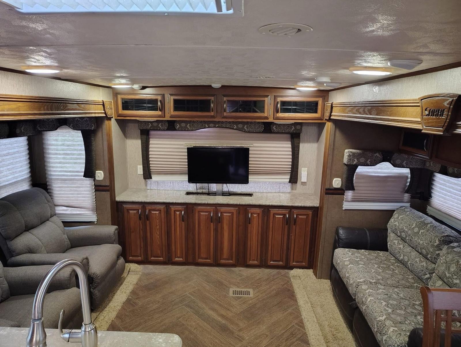 2015 FOREST RIVER SABRE Base