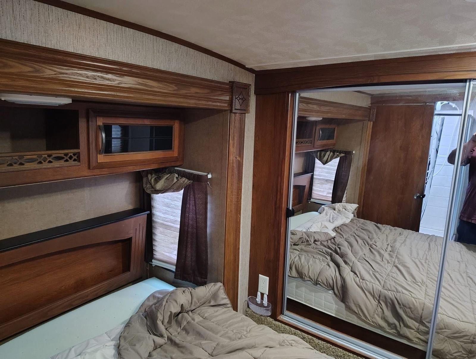 2015 FOREST RIVER SABRE Base